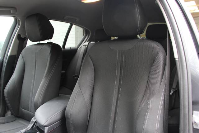 2018 BMW 1 Series 2.0 Sport 5dr Auto Euro 6 (s/s) [150] (CHERISHED CAR, FSH, 8.9% APR !!)