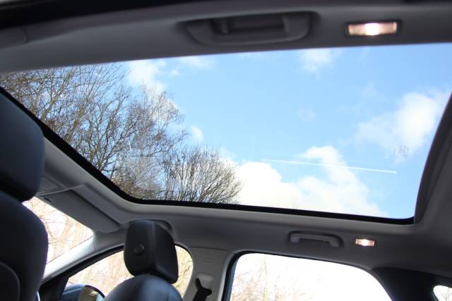 2016 Jaguar F-Pace 2.0 D180 Portfolio SUV AWD Euro6 (s/s) [180] (GREAT CAR, GREAT SPEC, FINANCE !!)