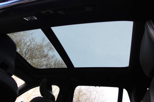 2018 Volvo XC90 2.0 D5 PowerPulse R-Design SUV 5dr Diesel Auto 4WD Euro 6 (s/s) (235 ps)