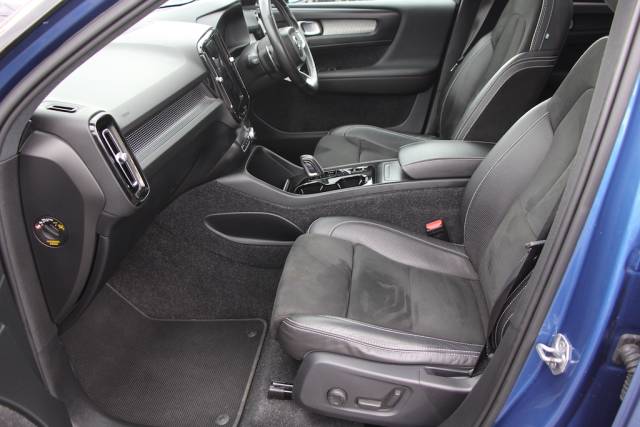 2018 Volvo XC40 2.0 T5 R-Design AWD [247] (STUNNING FSH EXAMPLE, FROM 8.9% APR !!)