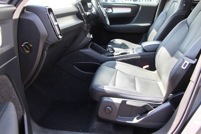 2018 Volvo XC40 2.0 T4 Momentum AWD [190] (FANTASTIC EXAMPLE, FINANCE FROM 8.9% APR !!)