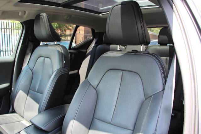 2018 Volvo XC40 2.0 T4 Momentum AWD [190] (FANTASTIC EXAMPLE, FINANCE FROM 8.9% APR !!)
