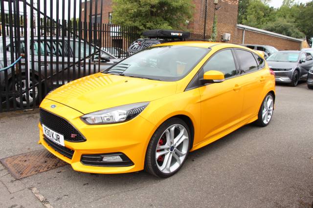 2017 Ford Focus 2.0T ST-2 ECB [250] (BEST YOU WILL SEE, SUPERB !!)